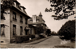 Delcampe - 78 LES CLAYES SOUS BOIS - Mairie Et Groupe Scolaire - Les Clayes Sous Bois