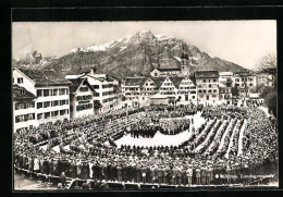 Delcampe - AK Glarus, Ortsansicht Mit Versammlung Am Marktplatz Mit Den Alpen Im Hintergrund - Sonstige & Ohne Zuordnung