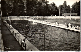 Delcampe - 28 EPERNON - Un Coin De La Piscine - Epernon