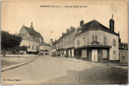 Delcampe - 28 EPERNON - La Place De L'hotel De Ville - Epernon