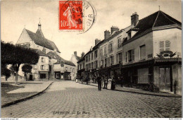 Delcampe - 28 EPERNON - Vue De La Place. - Epernon