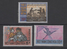 Delcampe - Vietnam Du Sud - N°410 à 412 - ** Neuf Sans Charniere - Cote 3.50€ - Viêt-Nam