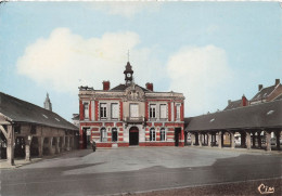 Delcampe - 76 BUCHY L HOTEL DE VILLE ET LES HALLES - Buchy