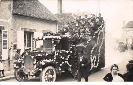 Delcampe - 60 - N°64873 - PRECY-SUR-OISE - Cavalcade - Fanfare Dans Une Voiture Fleurie - Carte Photo - Précy-sur-Oise