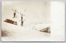 Delcampe - Saut Acrobatique à Ski Dans Les Alpes Carte Postale Postcard - Wintersport