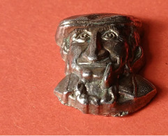 Delcampe - Fève / Fèves 1991 Le Bébête Show Henri Krasucki (T 3617) Fève Argentée - Personnages