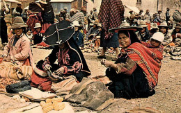 Delcampe - CUZCO, PEROU - MARKET SCENE IN CUZCO - PUB. BY JULIO CORBACHO - - Peru