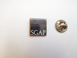 Delcampe - Beau Pin's En Zamac , Police , Expansion SGAP , Secrétariat Général Administration Police - Police