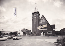 Delcampe - Gosselies :   Eglise   (  15 X 10.5 Cm )    Old Cars VW Kever............... - Charleroi
