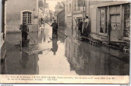 Delcampe - 37 L'ILE BOUCHARD - Rue De La Republique Inondee En 1913 - L'Île-Bouchard