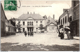 Delcampe - 45 GIEN - Vue D'ensemble De La Place De L'hotel De Ville - - Gien