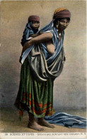 Delcampe - Bedouine Portant Son Enfant - Tunesien