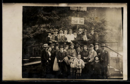Delcampe - Foto-AK Gernsbach, Grossfamilie Abel Vor Dem Krinolinensteg Von Der Igelbachstrasse Aus - Gernsbach