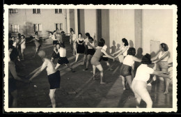 Delcampe - Foto-AK Dresden-Trachau, Sportverein Volksgesundheit Mickten-Kaditz, Turnhalle Cottbuser Strasse 34, 1937 - Dresden