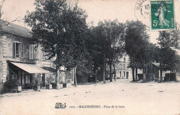 Delcampe - 45* MALESHERBES   Place De La Gare    RL59,0645 - Malesherbes