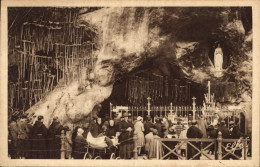 Delcampe - CPA Lourdes Interieur De La Grotte Miraculeuse - Lourdes