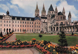 Delcampe - 14 CAEN L ABBAYE AUX HOMMES ET LES JARDINS DE L HOTEL DE VILLE - Caen