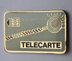 Delcampe - S209 Pin's BANQUE TELECARTE France Telecom CARTE Télécartophile Une Passion Achat Immédiat - Banques