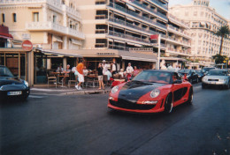 Delcampe - Photo,, 2006  CANNES FESTIVAL,,,LA  PORSCHE  D'UN  EMIR  " AVALANCHE"  (  MARQUE SUR PORTIERE ) - PKW