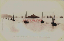 Delcampe - CPA DOUARNENEZ - FINISTERE - SORTIE DE BATEAUX DE PECHE - Douarnenez