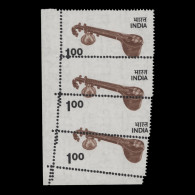 Delcampe - India 1975 (Variety) R1 Veena Misperf Strip >> - Ungebraucht