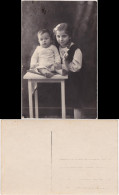 Delcampe - Foto  Junges Mädchen Mit Baby Familienportrait 1920 Privatfoto - Abbildungen