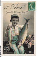 Delcampe - ASBP8-0493-1ER AVRIL - UN JEUNE GARCON ET DES POISSONS - Erster April