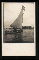 Delcampe - Foto-AK Paar Auf Einem Segelboot - Vela