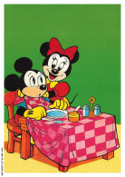 Delcampe - CAR-ADRP5-0258-DISNEY - Mickey Et Minnie Mousse A Table - Disneyworld