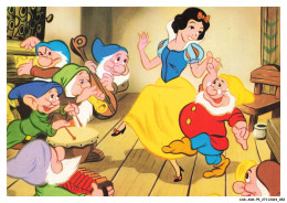 Delcampe - CAR-ADRP5-0261-DISNEY - Sept Nains Et Blanche Neige - Disneyworld