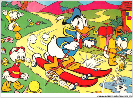 Delcampe - CAR-AAMP4-DISNEY-0331 - Donald Sur Des Skis A Roulettes Avec Ses Neveux - WD N°6 - Disneyland