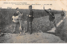 Delcampe - DOUANE - SAN64949 - Arrestation D'un Fraudeur - Signal D'attaque - Scènes De Douane à La Frontière - Douane