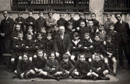Delcampe - 93 / LES LILAS / PHOTO PETIN / PLACE DE LA MAIRIE  / TRES JOLIE  CARTE PHOTO DE CLASSE DE GARCONS - Les Lilas