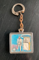 Delcampe - 1 PORTE CLEFS - SATAM POMPE A ESSENCE - Llaveros