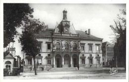 Delcampe - CHATELLERAULT - Hôtel De Ville - Chatellerault