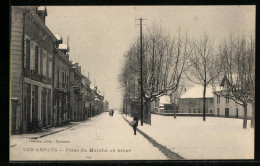 Delcampe - CPA Les Abrets, Place Du Marche En Hiver - Les Abrets