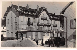 Delcampe - 68 - N°89516 - MUNSTER - Skieurs Devant Une Maison, Tabac - Carte Photo - Munster