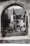 Delcampe - 68 . N°101994 . Cpsm .10x15 Cm .riquewihr .la Grande Rue .cour De Berckheim . - Riquewihr