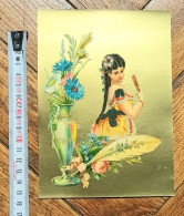 Delcampe - Chromo Découpis / Die Cut Crafts Gaufré Verni Jeune Fille Avec Queue De Cheval / Vase Et Bouquet De Fleurs Hauteur 15 Cm - Enfants