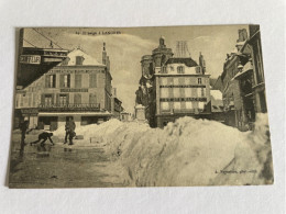 Delcampe - LANGRES . IL NEIGE A LANGRES . CARTE ANIMEE + COMMERCES . Maison De La Belle Jardinière ,au Bon Marché - Langres