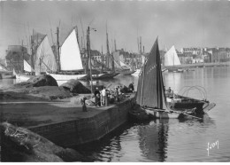 Delcampe - 29 CONCARNEAU AD#MK444 THONIERS AU PORT - Concarneau