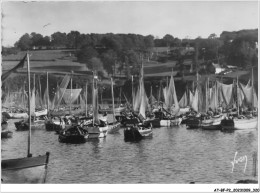 Delcampe - AT-BFP2-29-0551 - FRANCE - DOUARNENEZ - Sardiniers Au Port - Douarnenez