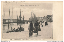 Delcampe - AYXP1-0040-29 - Bretagne - Les Quais A CONCARNEAU - Rentrée Des Pêcheurs De Sardines - Concarneau