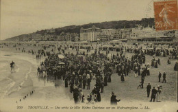 Delcampe - 14 - TROUVILLE - Une Sortie De Mlle Hélène Dutrieux Sur Son Hydroaéroplane - En L'état - Trouville