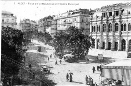 Delcampe - ALGER : PLACE DE LA REPUBLIQUE ET THEATRE MUNICIPAL - Algerien