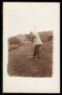 Delcampe - Foto-AK Mann Mit Golfschläger Und Ball - Golf