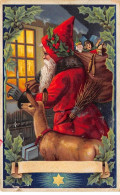 Delcampe - Noël - N°86619 - Père Noël Portant Un Sac Rempli De Jouets, Près D'une Biche Regardant Par Une Fenêtre - Santa Claus