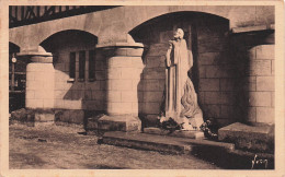 Delcampe - 76 ROUEN PLACE DU MARCHE JEANNE D ARC SUR SON BUCHER - Rouen