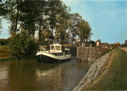 Delcampe - PENICHE JOIGNY YONNE - Hausboote