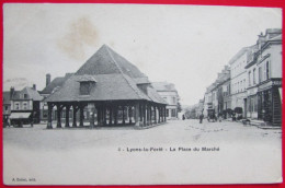Delcampe - D  103 -  LYONS LA FORET  -  La Place Du Marché   -  Eure  -  27 - Lyons-la-Forêt